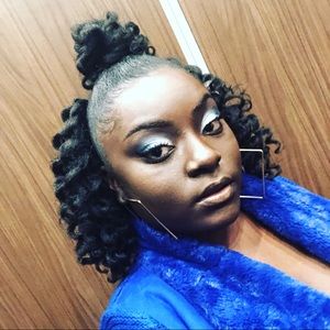 Meet your Posher, Lavina